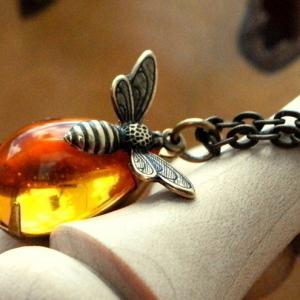 Honey Bee Necklace.......