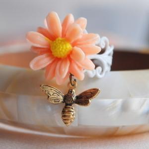 Daisy & Honey Bee Ring